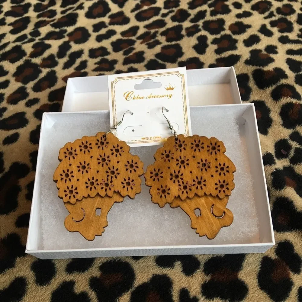 Brown Afro Beauty Shape Motion Wood Earrings - Picture 3 of 5